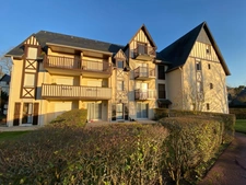 Studio Meublé avec Balcon – À 500 m de la Plage – Tourgeville