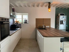 Maison prête à vivre à 6 kms de Lisieux - Terrain de 1200 m2 avec dépendance.