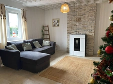 Maison prête à vivre à 6 kms de Lisieux - Terrain de 1200 m2 avec dépendance.