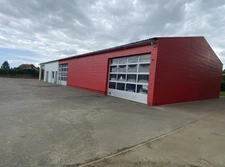 Bâtiment de 460 m2 avec bureaux et parking - Situé sur un axe passant