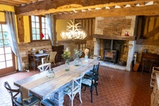 Maison Ancienne de Standing avec Piscine et Vue Campagne