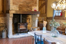 Maison Ancienne de Standing avec Piscine et Vue Campagne