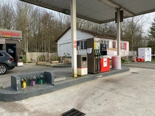 Station service avec local commercial de 100 m2 - Entre Lisieux et Orbec