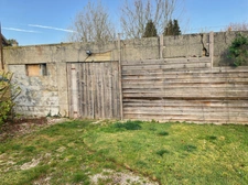 Maison prête à vivre à 6 kms de Lisieux - Terrain de 1200 m2 avec dépendance.