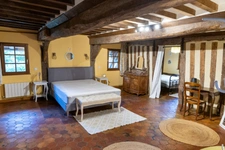Maison Ancienne de Standing avec Piscine et Vue Campagne