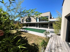 Maison d’exception de 268 m2 avec une dépendance de 74m2 terrain de 800 m2 Quartier Sacré-Cœur