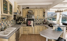 MERINDOL (84) | Maison de plain pied de 168 m² habitables avec 2 gîtes sur un terrain de 870 m² avec piscine