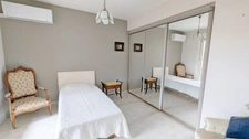 SALON-DE-PROVENCE (13) : T5 (3 chambres) de 129 m² avec terrasse plein sud et garage privatif en sous-sol 