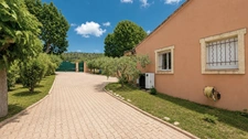 MERINDOL (84) | Maison de plain pied de 168 m² habitables avec 2 gîtes sur un terrain de 870 m² avec piscine