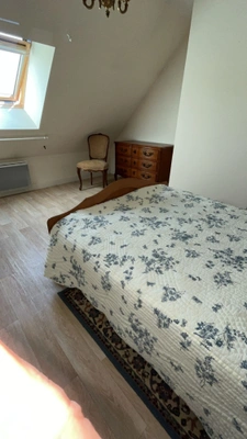Belle maison de caractère au calme. Beau salon lumineux 4 chambres Grand sous-sol terrain à 7 mn des commerces de Pont l'Evêque