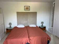 Maison de caractère de 247 M2 avec un gîte de 35 M2 sur un terrain d'environ 4400 M2 entre Deauville et Honfleur et à 1km de la plage de Villerville