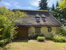 belle chaumière de caractère sur un terrain arboré avec une annexe et un bâtiment sur un terrain de 5200 M2 