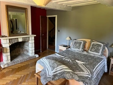 joli manoir de 156 M2 en surface utile avec son annexe sur une terrain d'1,3 hectares arboré