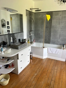 Maison de caractère de 247 M2 avec un gîte de 35 M2 sur un terrain d'environ 4400 M2 entre Deauville et Honfleur et à 1km de la plage de Villerville