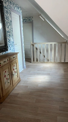 Belle maison de caractère au calme. Beau salon lumineux 4 chambres Grand sous-sol terrain à 7 mn des commerces de Pont l'Evêque