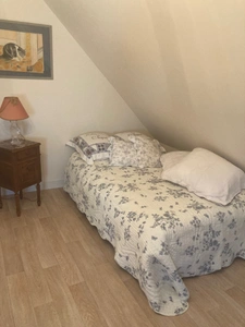 Belle maison de caractère au calme. Beau salon lumineux 4 chambres Grand sous-sol terrain à 7 mn des commerces de Pont l'Evêque