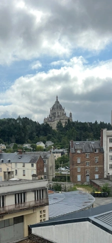 Appartement de 122 M2 avec 3 belles chambres et un grand salon, salle à manger centre Lisieux avec une cave et un grenier