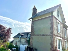 Maison de caractère de 247 M2 avec un gîte de 35 M2 sur un terrain d'environ 4400 M2 entre Deauville et Honfleur et à 1km de la plage de Villerville