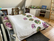 Propriété de charme comprenant une chaumière et son annexe avec un grand bâtiment sur un terrain de 2,6 hectares.