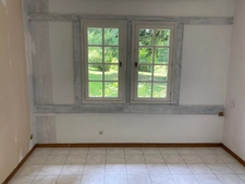 belle chaumière de caractère sur un terrain arboré avec une annexe et un bâtiment sur un terrain de 5200 M2 