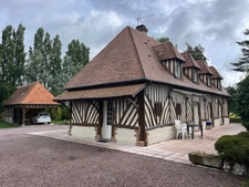 Maison de caractère avec colombages de 155 M2 avec 4 chambres avec une annexe 49 M2 sur 5000 M2 terrain
