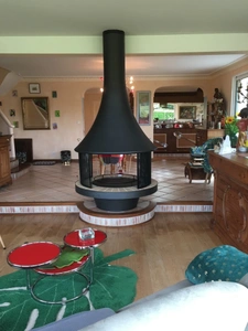 Propriété de charme comprenant une chaumière et son annexe avec un grand bâtiment sur un terrain de 2,6 hectares.