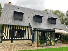 Maison en colombage avec piscine couverte et dépendances Bonneville la Louvet