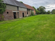 Terrain de 1750 M2 constructible à Duranville avec un grand bâtiment à rénover