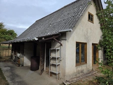 Maison de 145 M2 avec 5 chambres, grand sous-sol,  carport de 44 M2 et une dépendance de 40 M2 à SAINT LEGER DE RÔTES 
