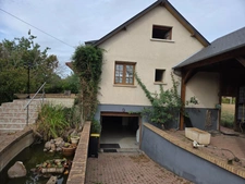 Maison de 145 M2 avec 5 chambres, grand sous-sol,  carport de 44 M2 et une dépendance de 40 M2 à SAINT LEGER DE RÔTES 