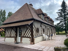 Maison de caractère avec colombages de 155 M2 avec 4 chambres avec une annexe 49 M2 sur 5000 M2 terrain