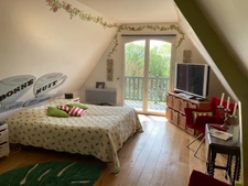 Propriété de charme comprenant une chaumière et son annexe avec un grand bâtiment sur un terrain de 2,6 hectares.