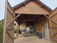 Maison de 145 M2 avec 5 chambres, grand sous-sol,  carport de 44 M2 et une dépendance de 40 M2 à SAINT LEGER DE RÔTES 