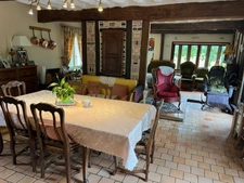 Maison de caractère avec colombages de 155 M2 avec 4 chambres avec une annexe 49 M2 sur 5000 M2 terrain