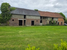 Terrain de 1750 M2 constructible à Duranville avec un grand bâtiment à rénover