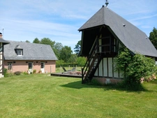 Maison de charme de 100 M2, 5 pièces 3 chambres avec une piscine et annexe sur un terrain de 4700 M2 à BONNEVILLE LA LOUVET (14)