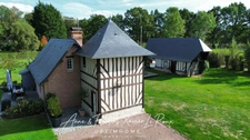 Maison de charme de 100 M2, 5 pièces 3 chambres avec une piscine et annexe sur un terrain de 4700 M2 à BONNEVILLE LA LOUVET (14)