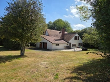 Maison spacieuse à vendre 8 pièces 4 chambres à BAILLEUL LA VALLEE sur un terrain de 1 hectare