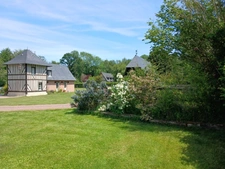Maison de charme de 100 M2, 5 pièces 3 chambres avec une piscine et annexe sur un terrain de 4700 M2 à BONNEVILLE LA LOUVET (14)