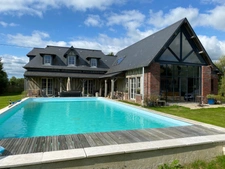 Maison de charme de 175 M2 8 pièces 4 chambres avec piscine extérieure chauffée dans la zone de SAINT ANDRE D'HEBERTOT (14)