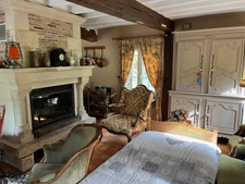 Maison de caractère avec colombages de 155 M2 avec 4 chambres avec une annexe 49 M2 sur 5000 M2 terrain