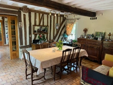 Maison de caractère avec colombages de 155 M2 avec 4 chambres avec une annexe 49 M2 sur 5000 M2 terrain