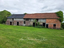 Terrain de 1750 M2 constructible à Duranville avec un grand bâtiment à rénover