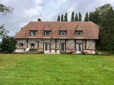 Maison de caractère avec colombages de 155 M2 avec 4 chambres avec une annexe 49 M2 sur 5000 M2 terrain