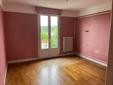 Appartement de 122 M2 avec 3 belles chambres et un grand salon, salle à manger centre Lisieux avec une cave et un grenier
