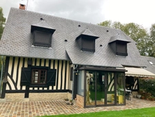 Maison en colombage avec piscine couverte et dépendances Bonneville la Louvet