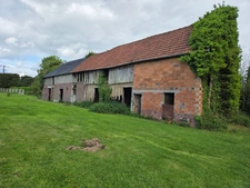 Terrain de 1750 M2 constructible à Duranville avec un grand bâtiment à rénover