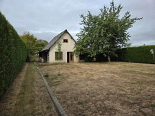 Maison de 145 M2 avec 5 chambres, grand sous-sol,  carport de 44 M2 et une dépendance de 40 M2 à SAINT LEGER DE RÔTES 