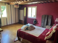 joli manoir de 156 M2 en surface utile avec son annexe sur une terrain d'1,3 hectares arboré