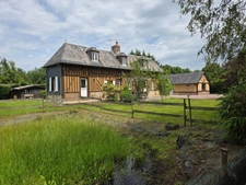 Maison Normande de 94 M2 avec un gîte de 45 M2 au calme sur un terrain de 7697 M2